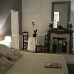 La De La Paix Bed & Breakfast 2*