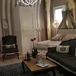 La De La Paix تروي