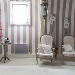 La De La Paix 2*