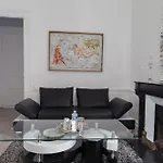 La De La Paix تروي