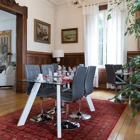 Bed & Breakfast La De La Paix 2*