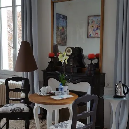 La De La Paix Bed & Breakfast Troyes