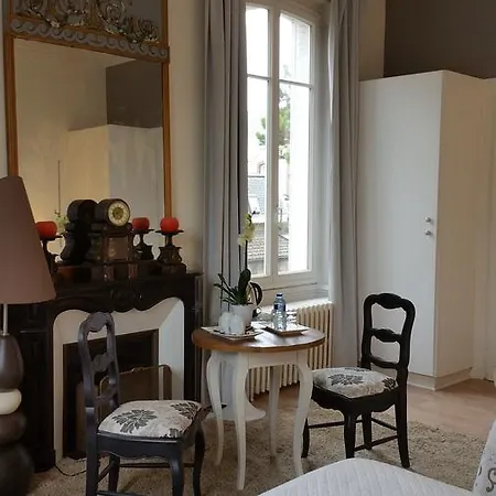 La De La Paix تروي