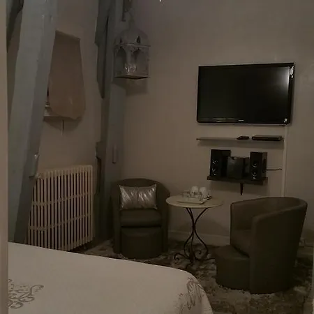 La De La Paix تروي