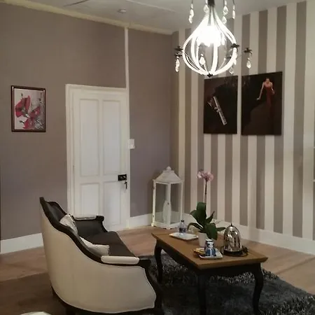 La De La Paix فندق مبيت وإفطار