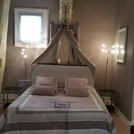 La De La Paix 2* تروي