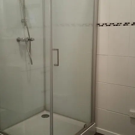 La De La Paix تروي