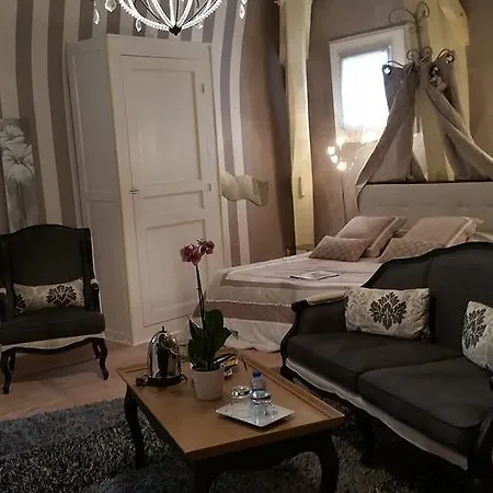 Bed & Breakfast La De La Paix 2*