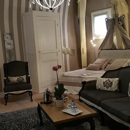 La De La Paix تروي