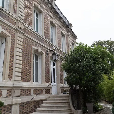 La De La Paix Bed & Breakfast 2*
