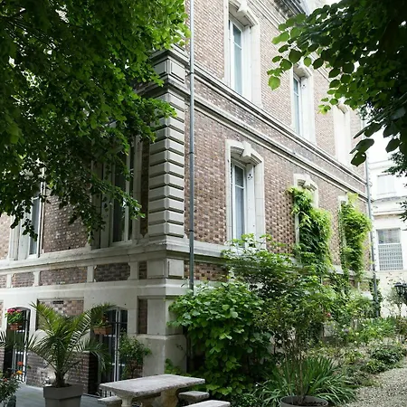 فندق مبيت وإفطار La De La Paix تروي