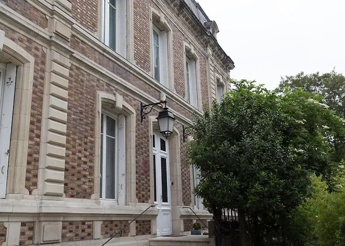 La De La Paix Bed & Breakfast 2*