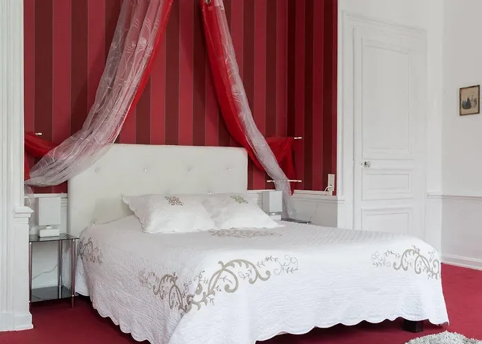 La De La Paix Bed & Breakfast 2*