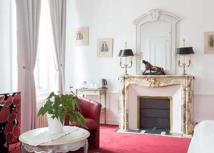 La De La Paix Bed & Breakfast 2*