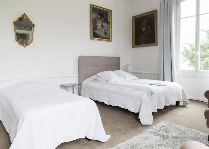 La De La Paix Bed & Breakfast