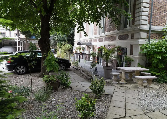 La De La Paix Bed & Breakfast 2*